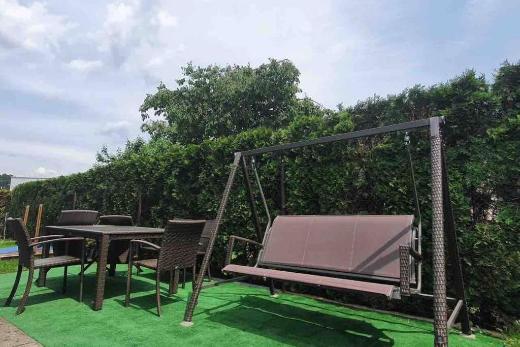 Family Apartment With Garden And Parking Spot Ceske Budejovice Buitenkant foto